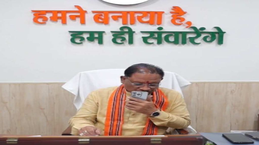 खुद फोन लगाकर मुख्यमंत्री लोगों से कर रहे सीधी बात, ले रहे हैं फीडबैक, सीएम जनता के सवालों का मुस्कुराकर दे रहे जवाब