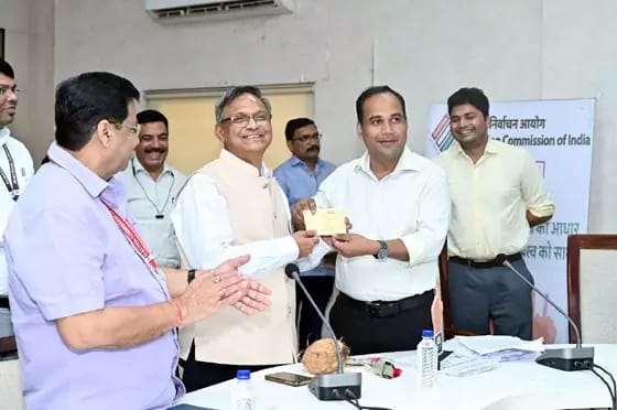 मतदान के लिए प्रेरित करने बाल गोपाल हॉस्पिटल दे रहा है विशेष छूट