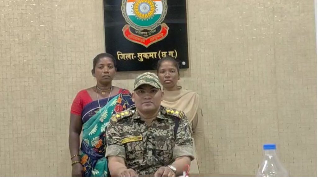 1 लाख की इनामी महिला नक्सली ने किया सरेंडर, समाज की मुख्यधारा में हुई शामिल