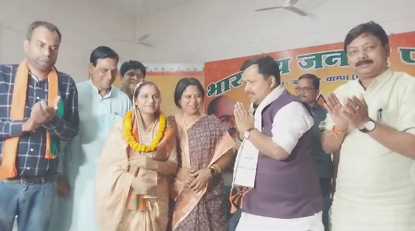 सुबह कांग्रेस से इस्तीफा, शाम होते-होते भाजपा में शामिल, जिला पंचायत अध्यक्ष ने बीजेपी का दामन थामा, कांग्रेस पर लगाये गंभीर आरोप