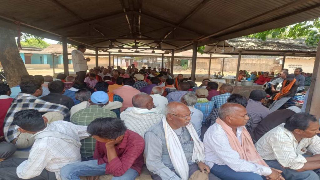 सड़क पानी, बिजली जैसी मूलभूत सुविधाओं से वंचित ग्रामीणों का फूटा गुस्सा, 10 गांव के ग्रामीणों ने चुनाव बहिष्कार का किया ऐलान