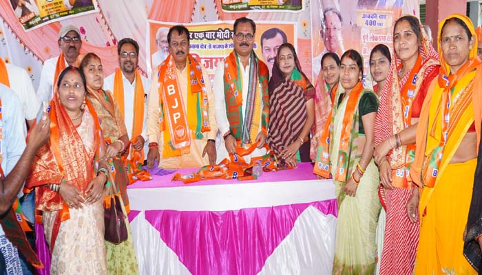 अपने गृह ग्राम पहुंचे सांसद विजय बघेल, माताओं, बहनों, बड़े बुजुर्गों से लिए आशीर्वाद