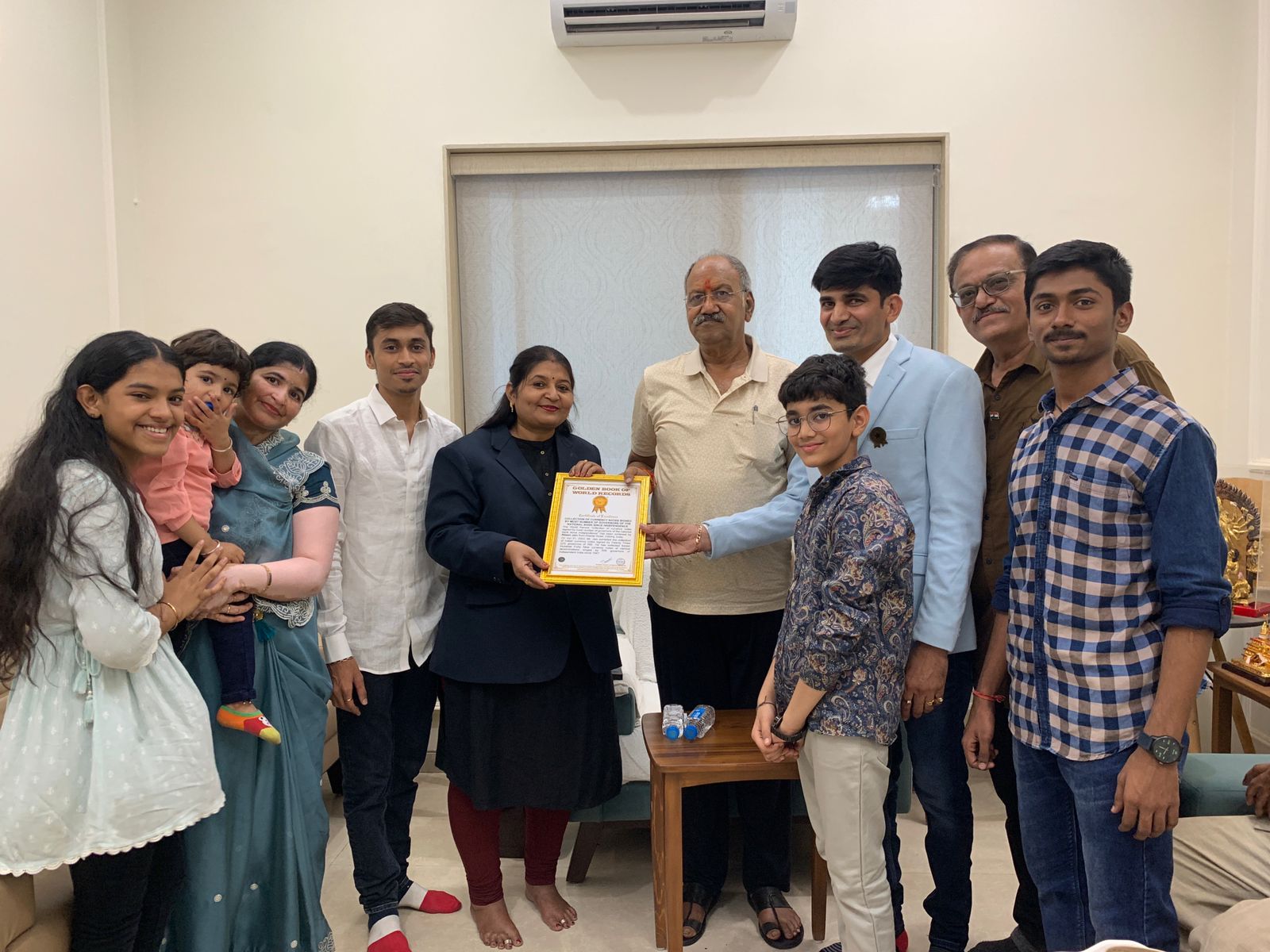 रितेश जैन का नाम गोल्डन बुक ऑफ वर्ल्ड रिकार्ड में, बृजमोहन अग्रवाल के समक्ष उन्हे प्रदान किया गया सर्टिफिकेट