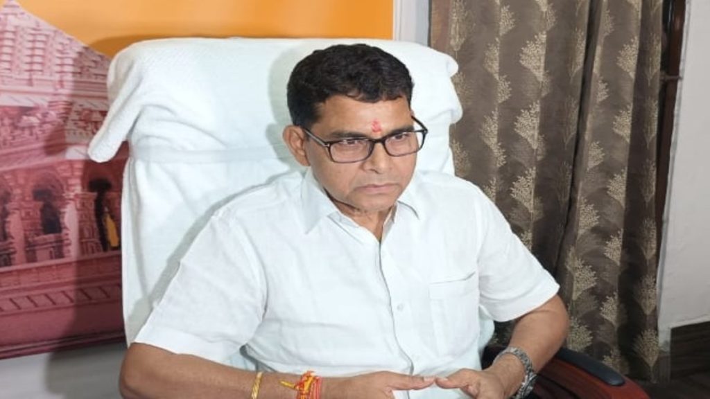 राजस्व के पेंडिंग मामलों पर सख्त हुए मंत्री टंकराम वर्मा, कहा- 