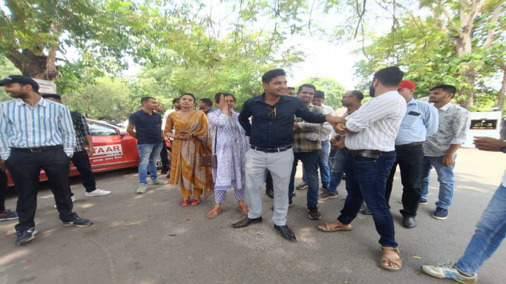 SI भर्ती परीक्षा का रिजल्ट न आने से परेशान अभ्यर्थियों ने की डिप्टी सीएम से मुलाकात, रखी ये मांग&hellip;