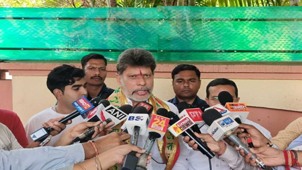 एग्जिट पोल पर विपक्ष के सवाल पर बीजेपी अध्यक्ष किरण देव का पलटवार, कहा- 