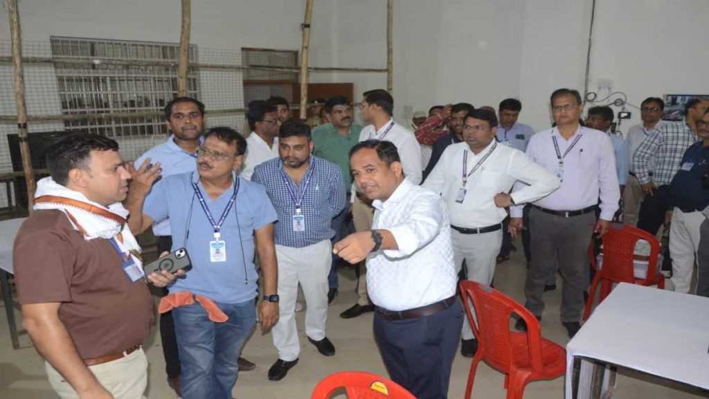 कलेक्टर ने लिया मतगणना स्थल का जायजा, लू से बचाव के इंतेजाम करने के दिए निर्देश