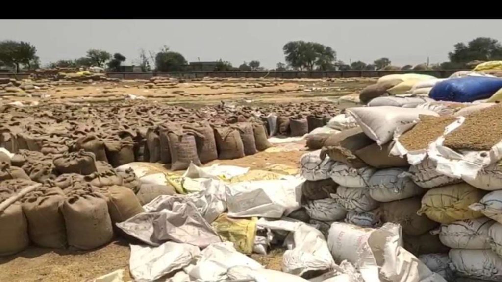 सहकारी समिति में लाखों का गबन, धान खरीदी प्रभारी और कंप्यूटर ऑपरेटर के खिलाफ एफआईआर, जानिए पूरा मामला&hellip;