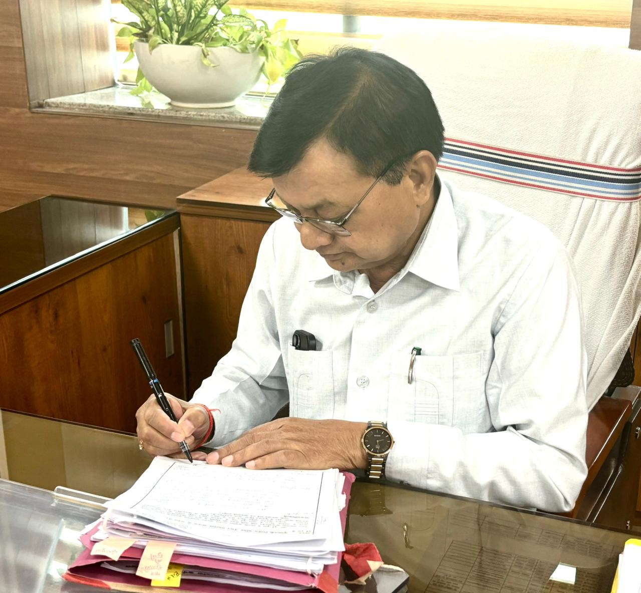 60 वर्ष पूर्ण कर चुके आठ और श्रमिकों के पेंशन पर श्रम मंत्री सह छत्तीसगढ़ भवन एवं अन्य सन्निर्माण कर्मकार कल्याण मंडल के अध्यक्ष लखन लाल देवांगन के निर्देश पर पेंशन जारी