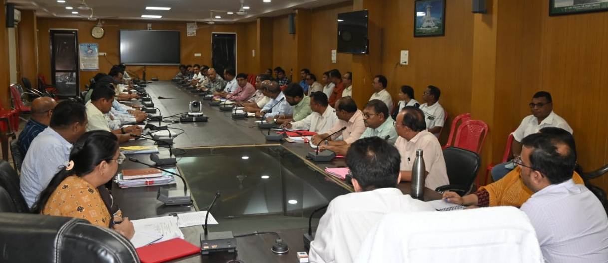 बलौदाबाजार कलेक्टोरेट में काम-काज सामान्य दिनों की तरह फिर से शुरू, क्षतिग्रस्त वाहनों की बीमा क्लेम के लिए जनसुविधा केन्द्र स्थापित