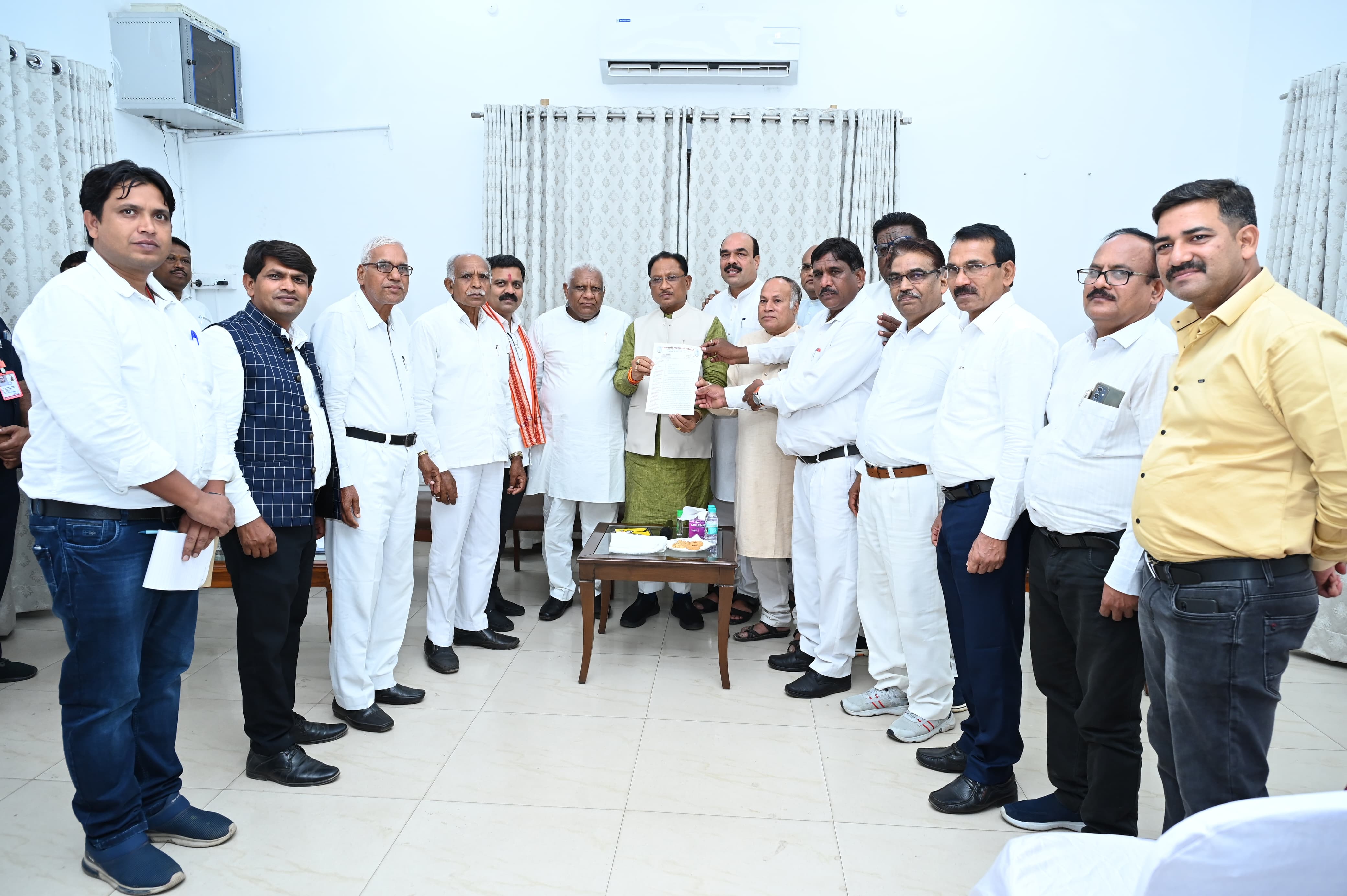 मुख्यमंत्री से सतनामी समाज के प्रतिनिधिमंडल ने की मुलाकात