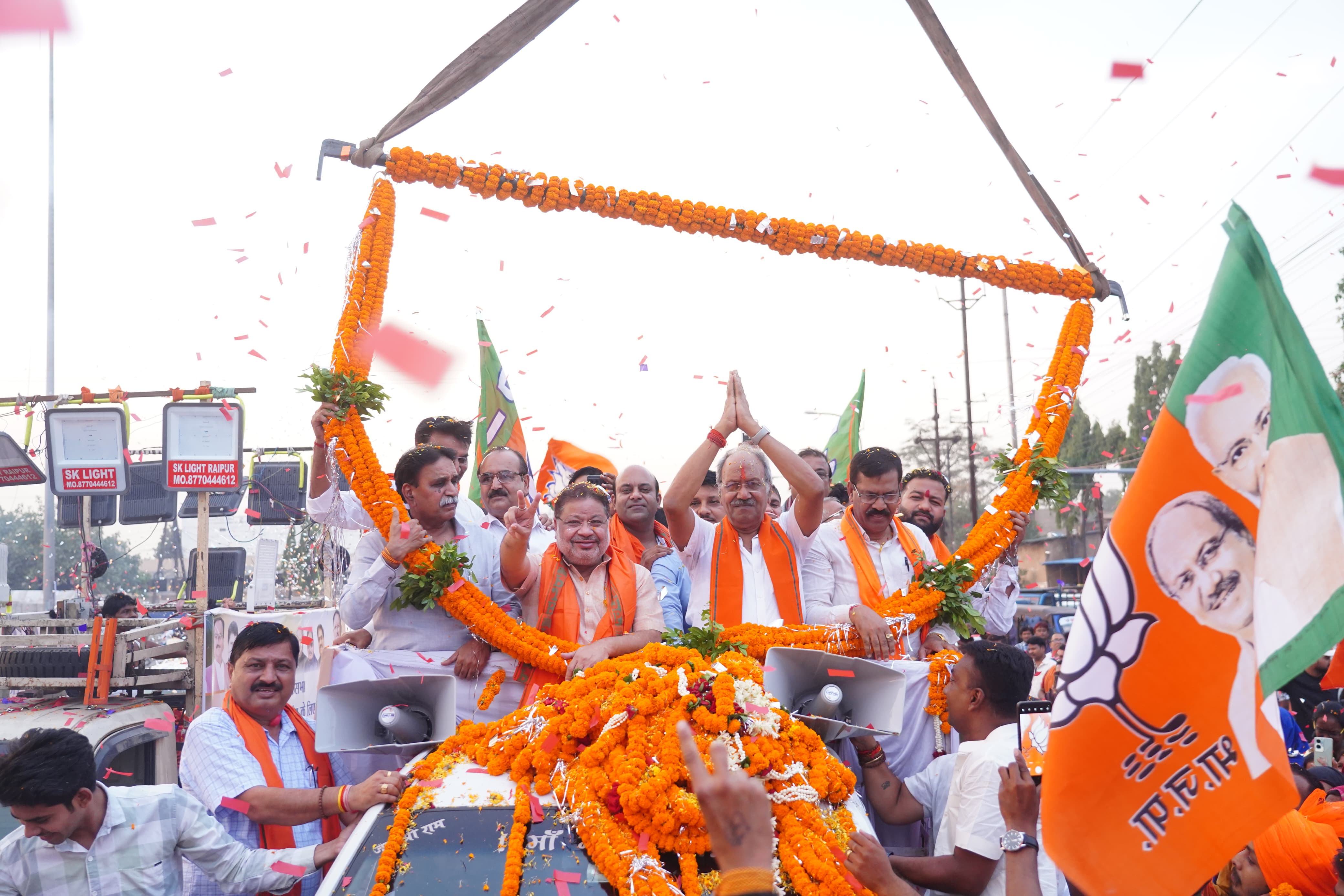 रायपुर में नवनिर्वाचित सांसद बृजमोहन अग्रवाल ने निकाली विजय आभार रैली, सैकड़ों जगहों पर हुआ उत्साह के साथ स्वागत अभिनंदन