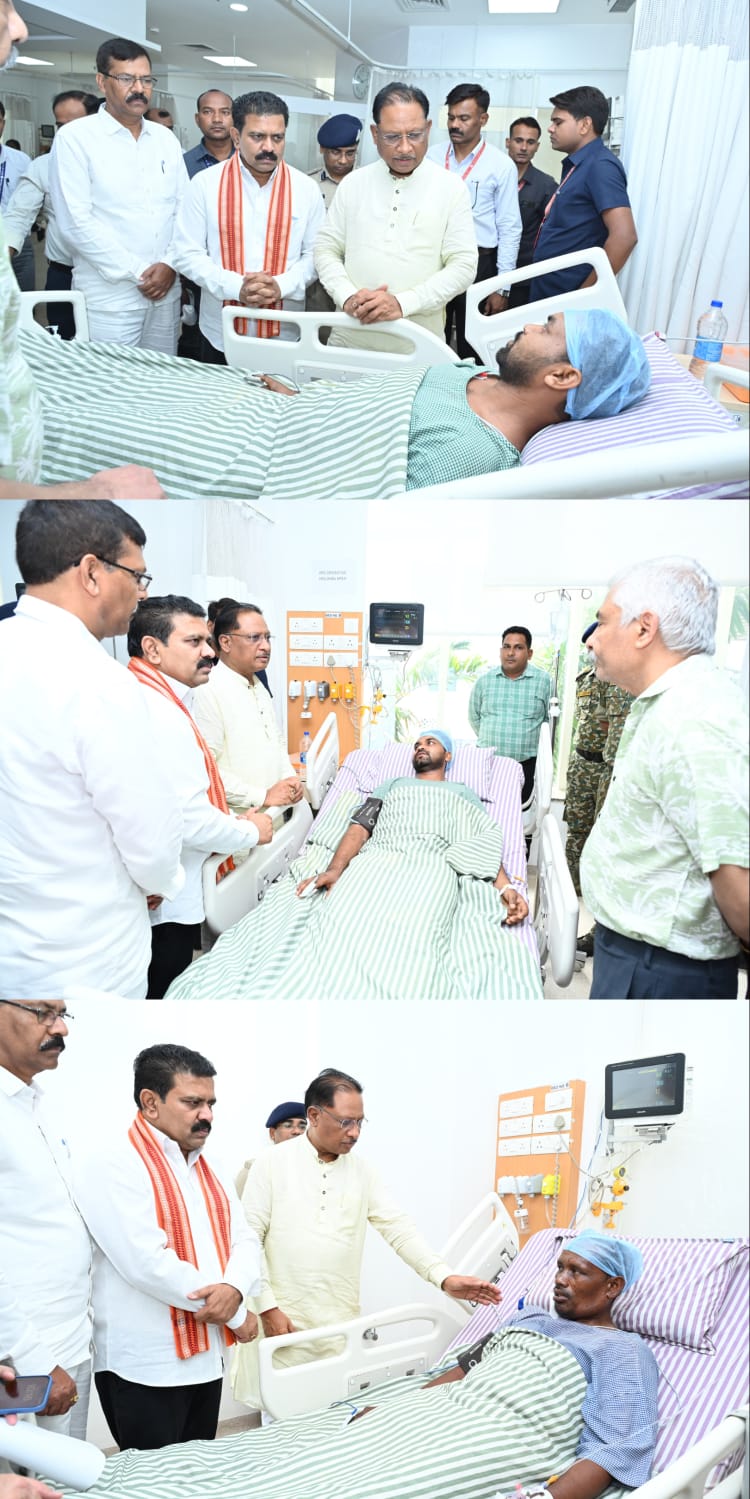 मुख्यमंत्री विष्णु देव साय और उपमुख्यमंत्री विजय शर्मा अबूझमाड़ नक्सली हमले में घायल जवानों से मिलने रामकृष्ण अस्पताल पहुंचे