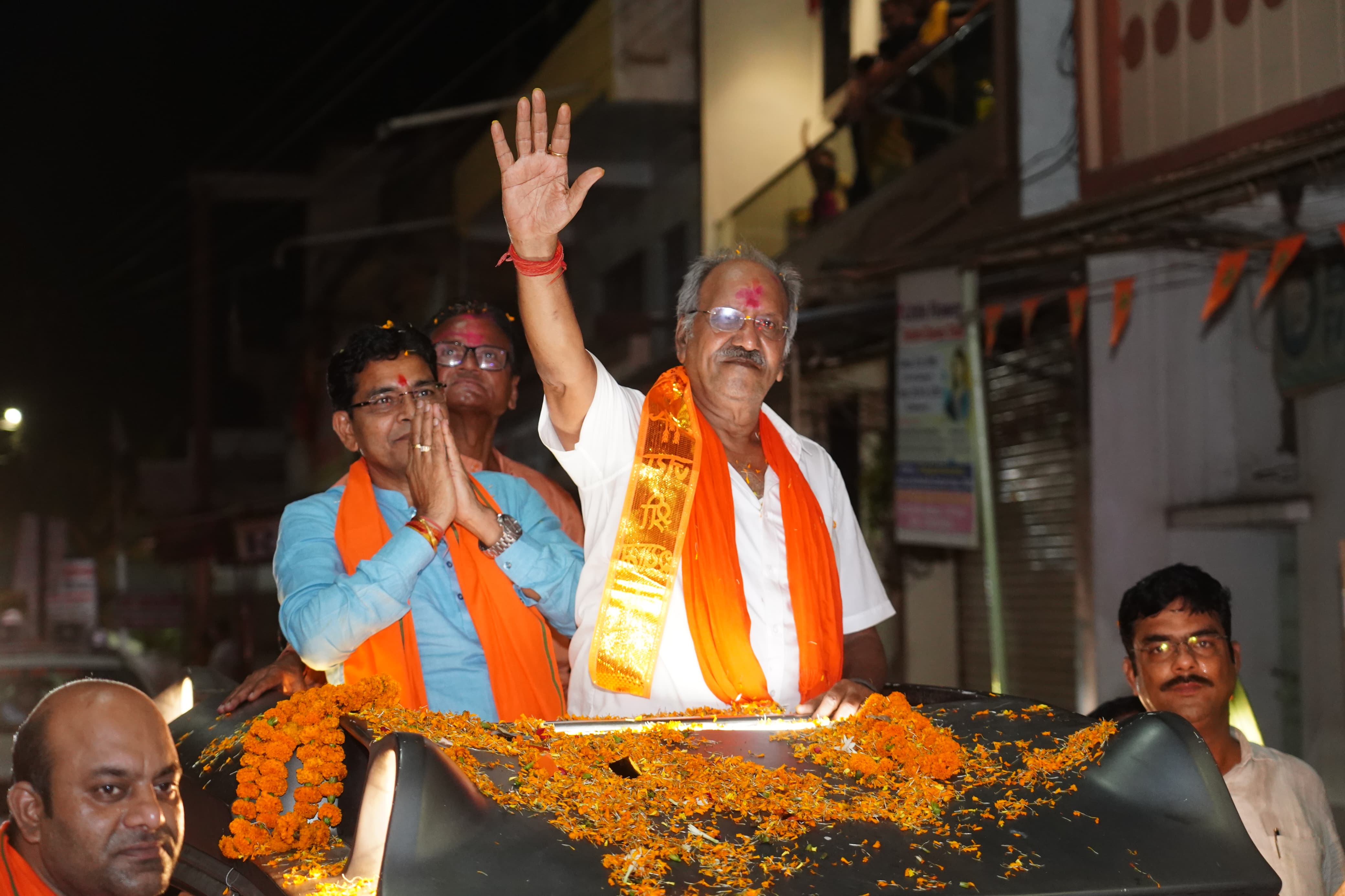 धरसीवां, कुरा, खरोरा, तिल्दा नेवरा में बृजमोहन अग्रवाल की विजय आभार यात्रा जनता ने किया जोरदार स्वागत