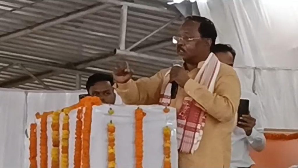 कृषि मंत्री रामविचार नेताम ने दी अधिकारियों को चेतावनी, कहा- 