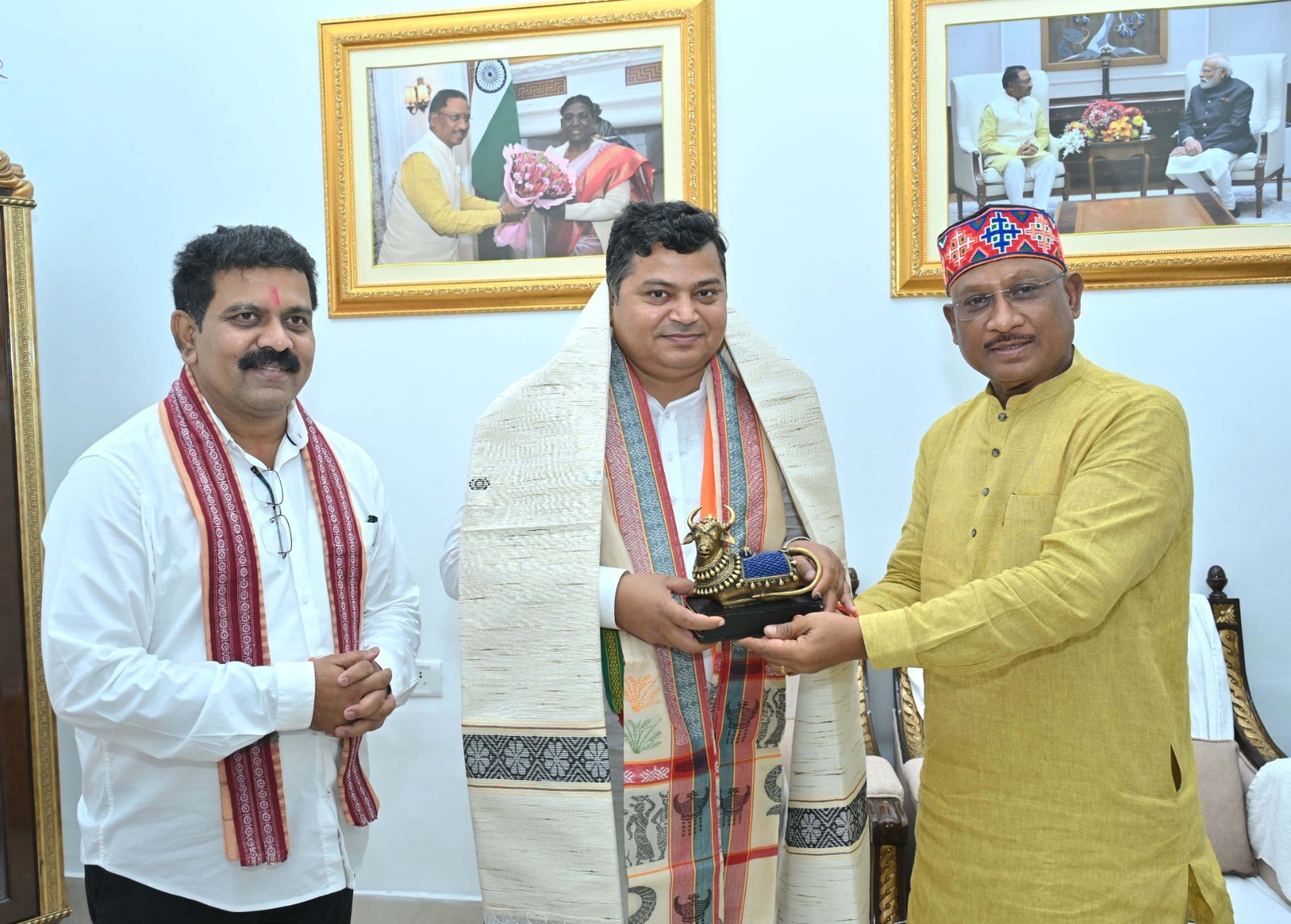 मुख्यमंत्री विष्णु देव साय से केन्द्रीय राज्य मंत्री राजभूषण चौधरी ने सौजन्य मुलाकात की