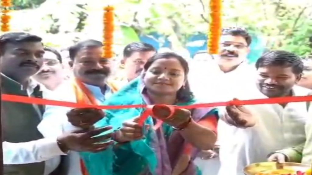 मंत्री लक्ष्मी राजवाड़े की अभिनव पहल: रायपुर में किया 20 बिस्तरीय कमरों का उद्घाटन, कहा-