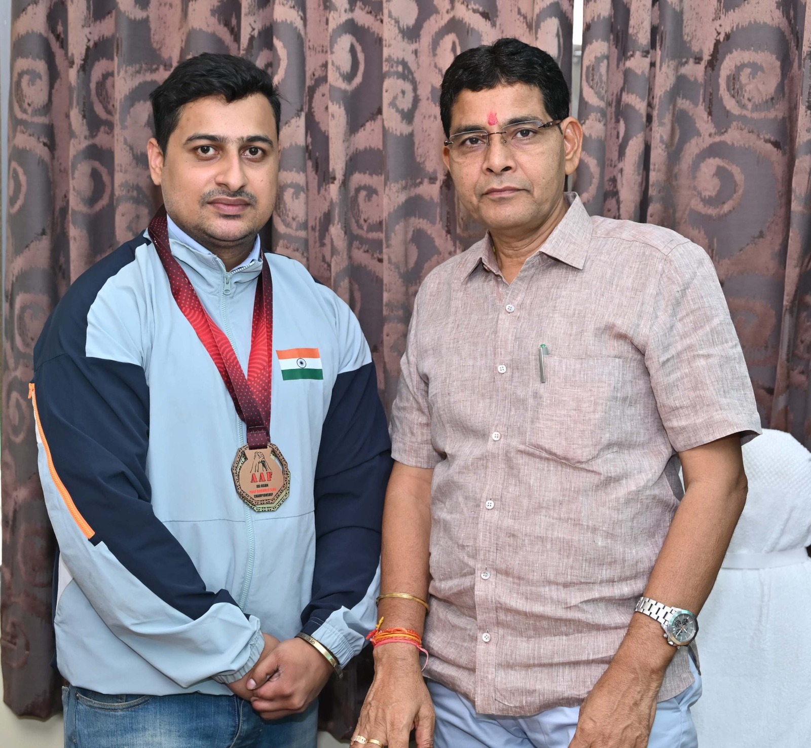 श्रीमंत झा ने पैरा आर्म रेसलिंग में विदेशों में लहराया परचम, हाथों में केवल 4 उंगलियाँ होने के बाद भी नहीं मानी हार, खेल मंत्री टंक राम वर्मा ने विदेश में प्रशिक्षण के लिए सहयोग का दिया आश्वासन