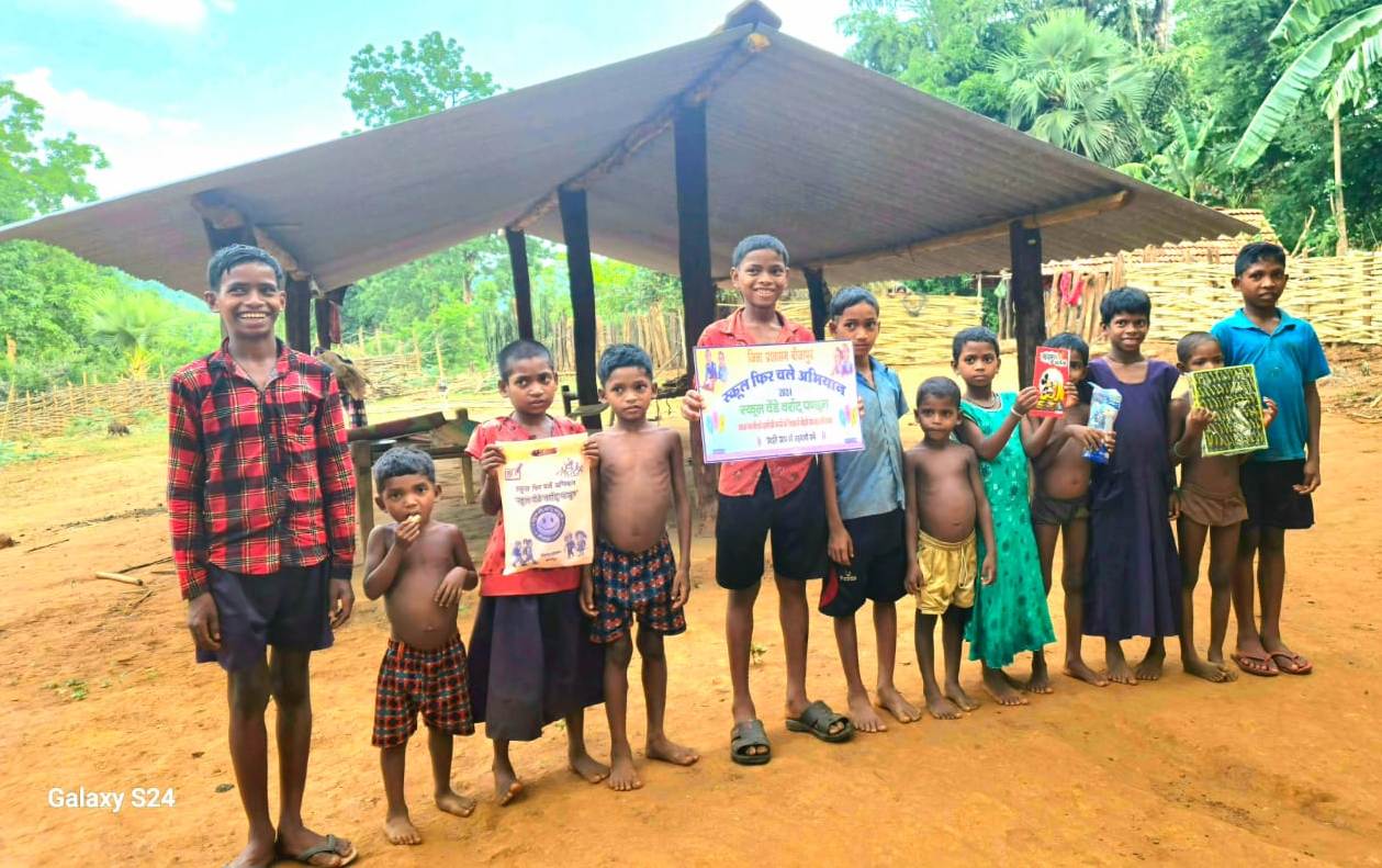 नियद नेल्लानार और स्कूल वेंडे वर्राट पंडूम से माओवादी इलाकों में फैलेगा शिक्षा का उजियारा