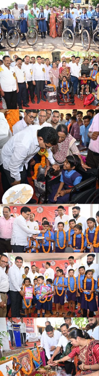 तिल्दा में आयोजित विकास खण्ड स्तरीय शाला प्रवेशोत्सव कार्यक्रम में शामिल हुए राजस्व मंत्री टंकराम वर्मा