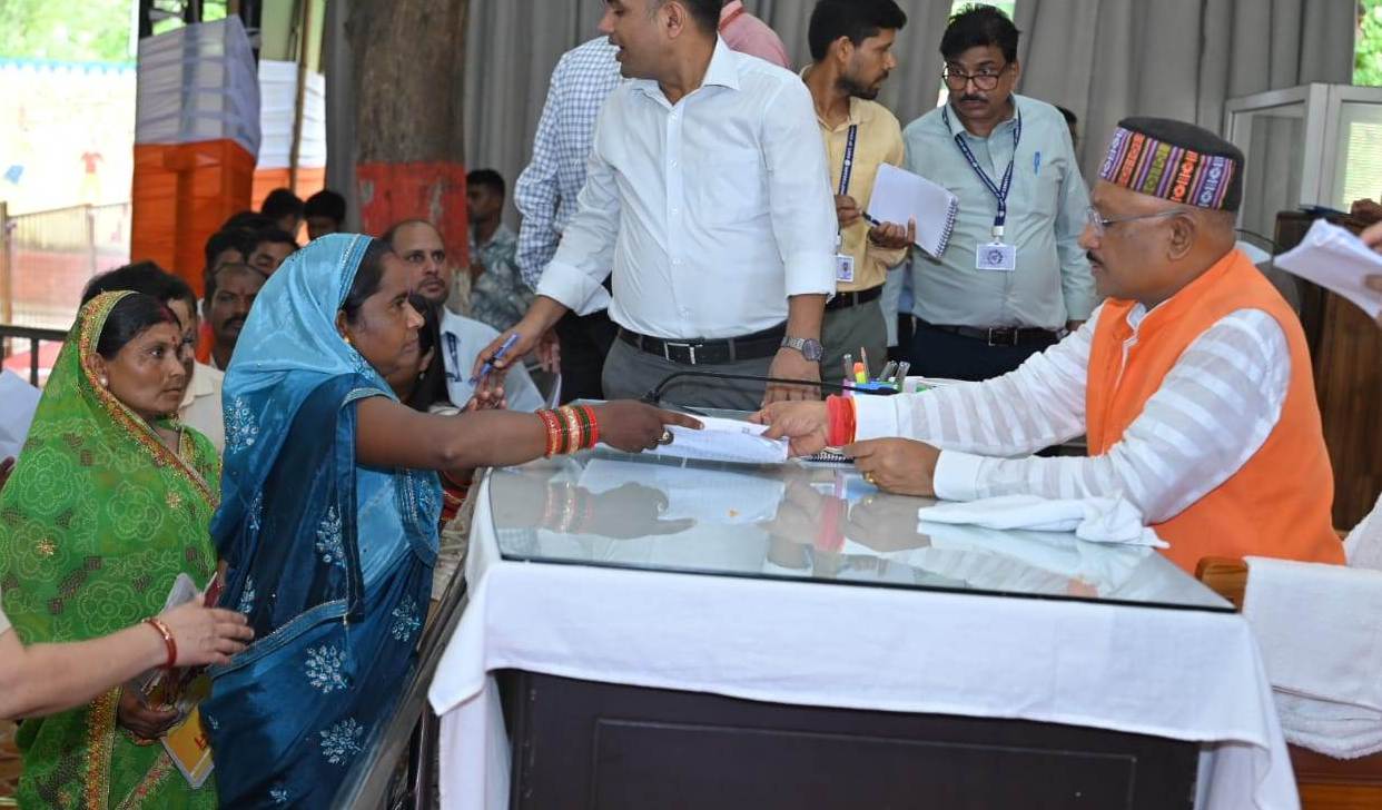 वर्षों बाद आज आम लोगों के लिए फिर खुले मुख्यमंत्री के दरवाजे, श्री साय ने हफ्ते का एक दिन कर दिया नागरिकों के नाम