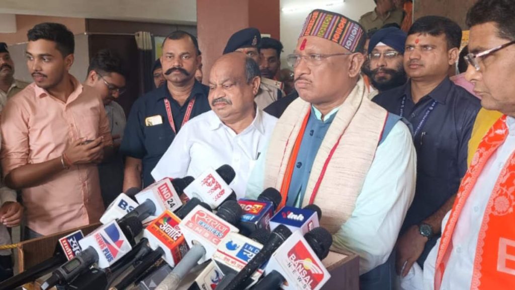 हेमंत सोरेन के बयान पर बिफरे मुख्यमंत्री साय, कहा- आदिवासी समाज का न करें अपमान&hellip;