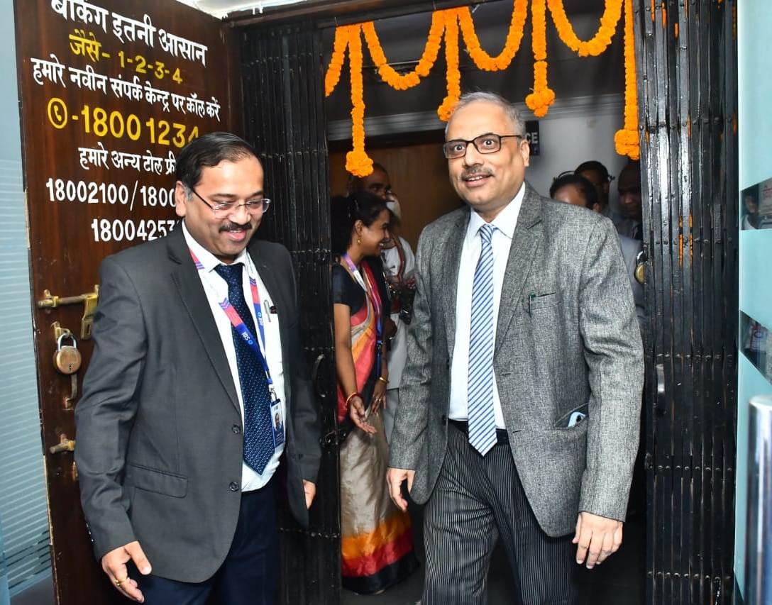 मुख्य न्यायाधिपति श्री सिन्हा ने उच्च न्यायालय भवन स्थित एसबीआई शाखा का किया अवलोकन