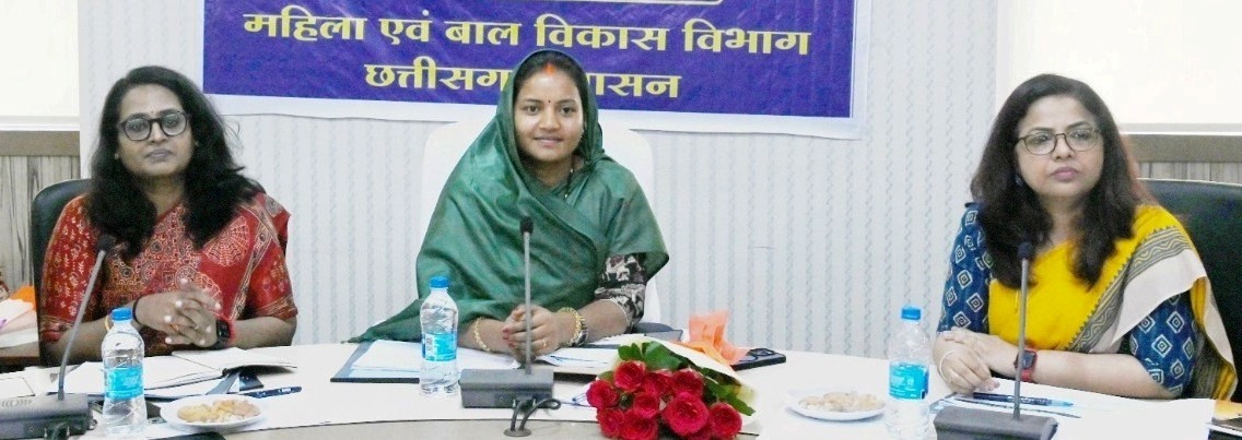 महिला एवं बाल विकास मंत्री लक्ष्मी राजवाड़े ने बच्चों को आंगनबाड़ी में पांच फलदार वृक्ष लगाने की अपील