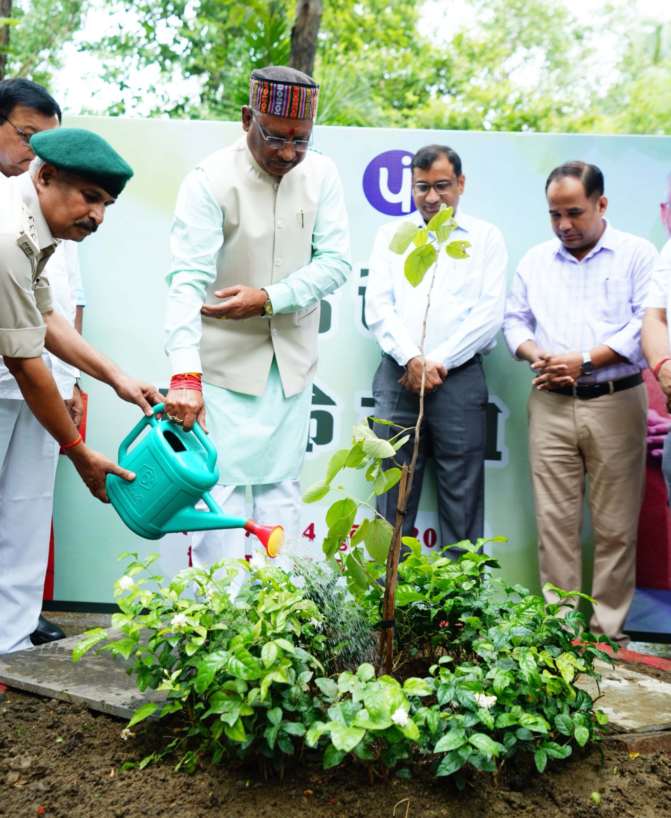 राज्य में &lsquo;&lsquo;एक पेड़ मां के नाम&lsquo;&lsquo; अभियान का शुभारंभ, मुख्यमंत्री विष्णु देव साय ने मुख्यमंत्री निवास परिसर में लगाया दहीमन का पौधा
