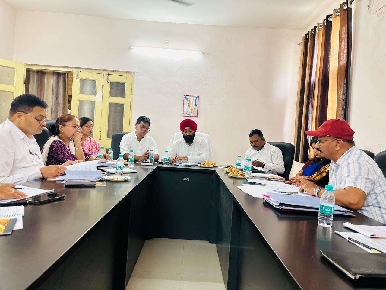 खाद्य आयोग के अध्यक्ष ने विभागीय योजनाओं समीक्षा की