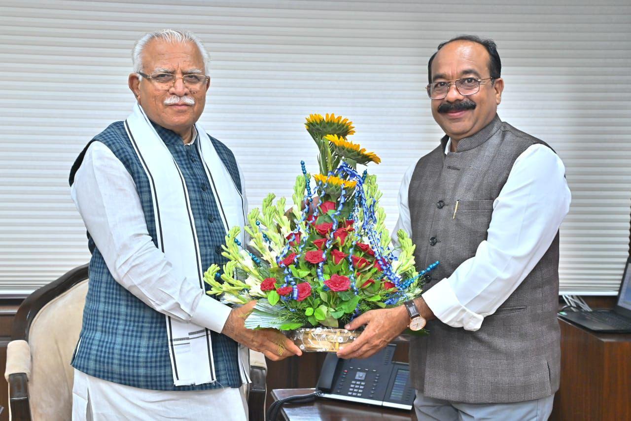 उप मुख्यमंत्री अरुण साव ने नगरीय निकायों के कार्यों में तेजी लाने केंद्रीय आवासन और शहरी कार्य मंत्री मनोहर लाल खट्टर से की मुलाकात