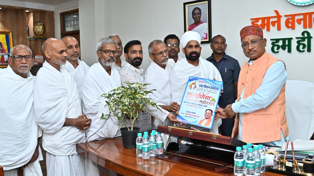 मुख्यमंत्री से सदगुरु कबीर विश्व शांति मिशन संस्थान के प्रतिनिधिमंडल ने की सौजन्य मुलाकात