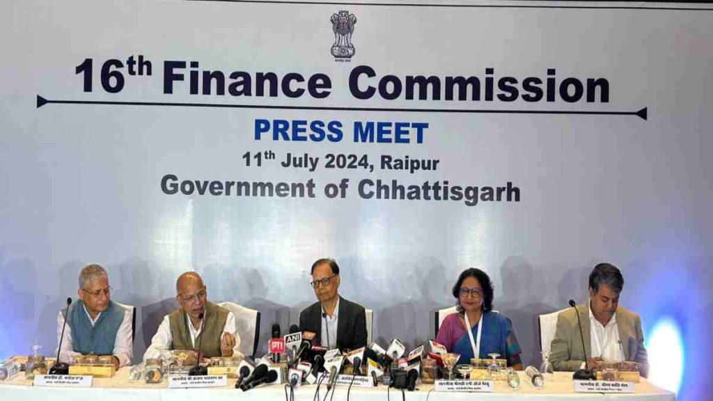 केंद्रीय वित्त आयोग के अध्यक्ष अरविंद पनगढ़िया ने छत्तीसगढ़ की तरक्की को सराहा