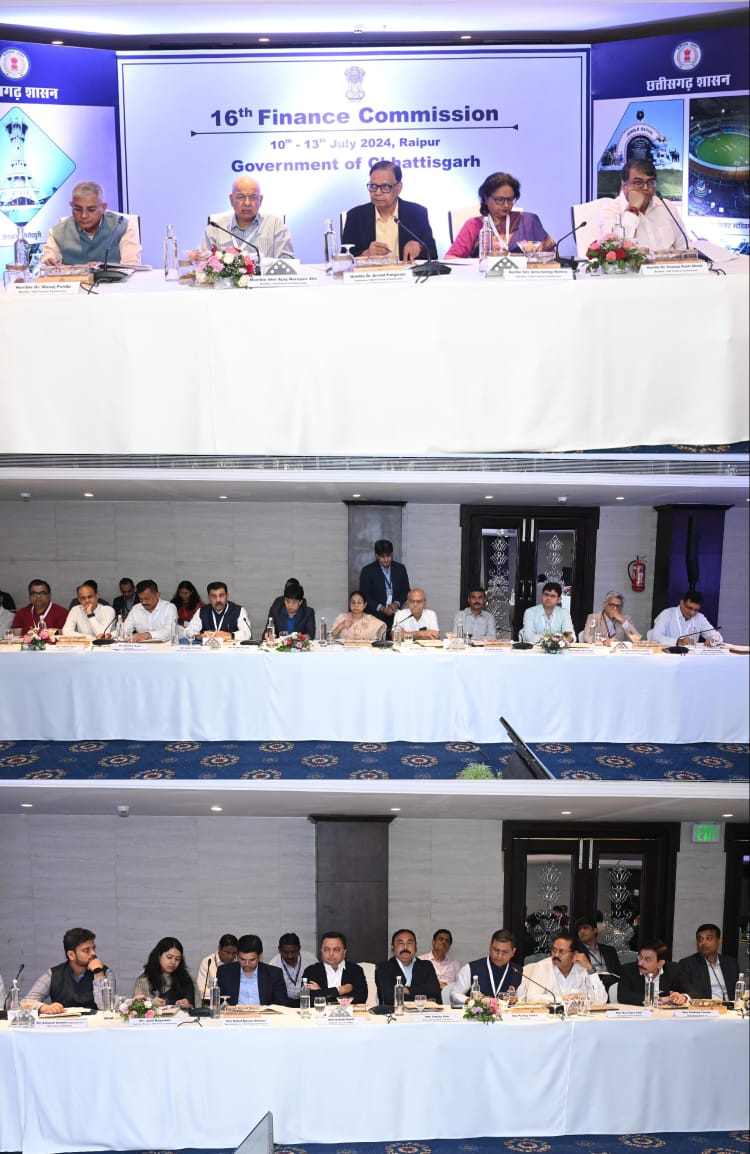 केंद्रीय वित्त आयोग के दल ने उद्योग और वाणिज्य संगठनों के प्रतिनिधियों के साथ की चर्चा