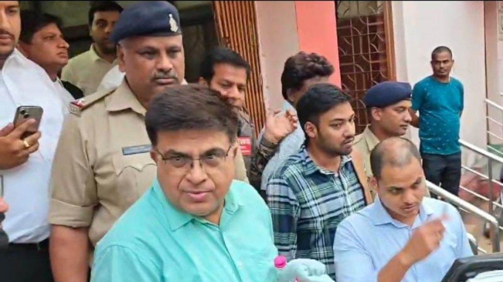 शराब घोटाला मामला : पूर्व आईएएस अनिल टुटेजा यूपी पुलिस के प्रोडक्शन वारंट पर, नकली होलोग्राम बनाने से जुड़ा है मामला