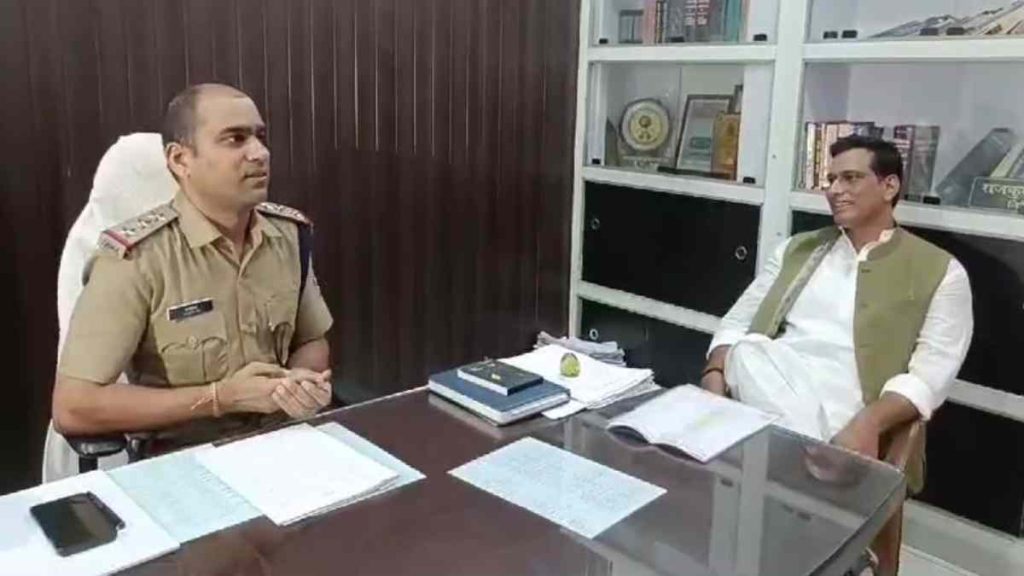 कथित MMS मामला : बयान दर्ज कराने थाने पहुंचे विधायक देवेंद्र यादव, सरकार पर लगाए गंभीर आरोप, कहा &ndash; मुझे बदनाम करने में इंट्रेस्ट दिखा रही सरकार, CBI जांच कराइए&hellip;