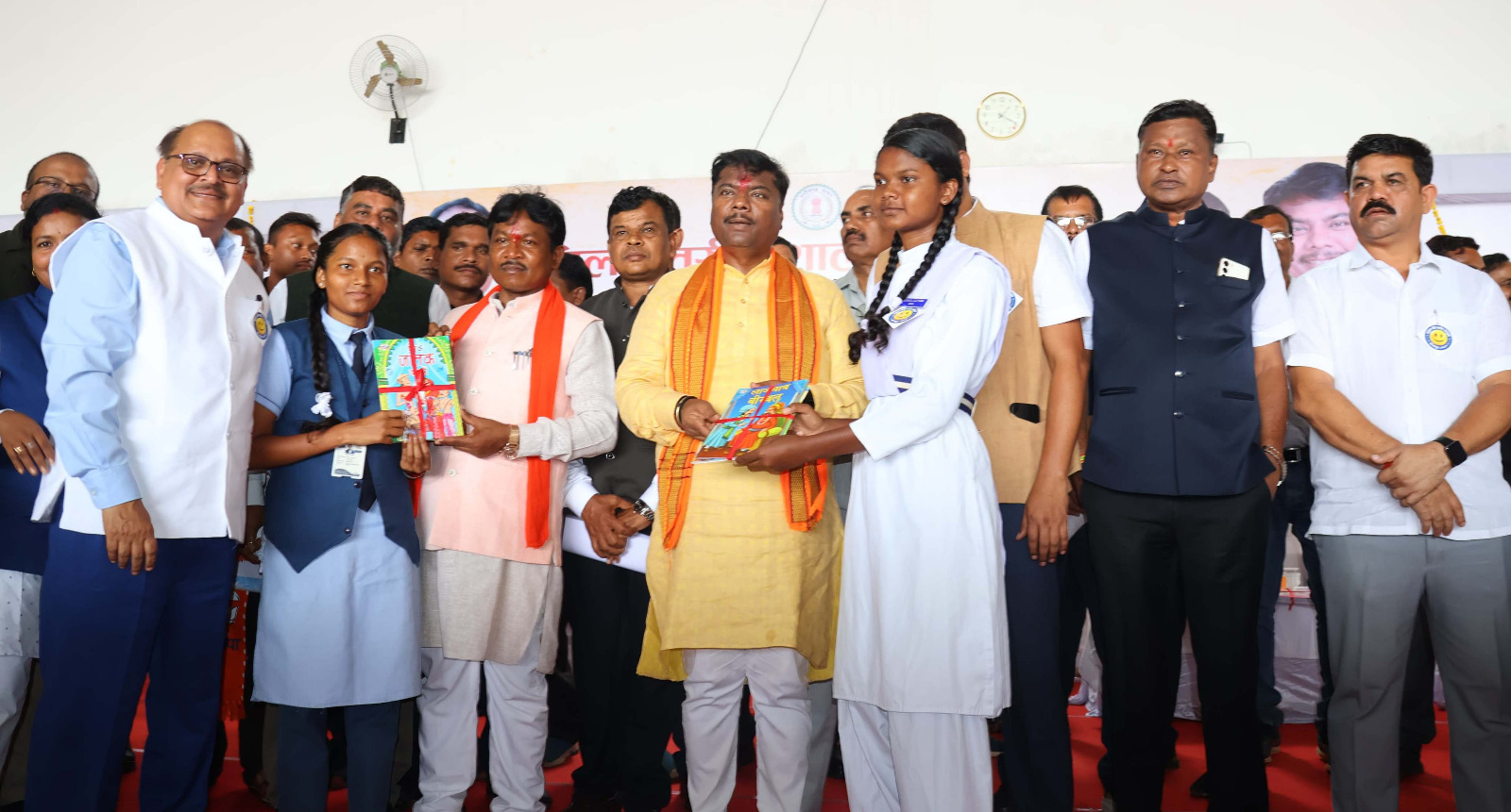 वन मंत्री केदार कश्यप ने &lsquo;&lsquo;घर-घर पुस्तक, हर-घर लाइब्रेरी&rsquo;&rsquo; का किया शुभारंभ