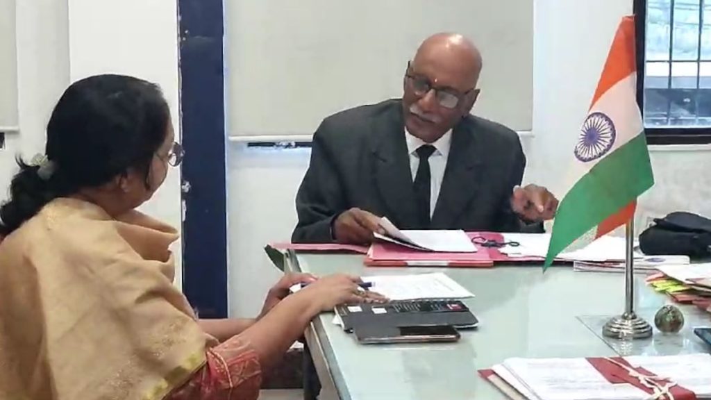 जैतखाम तोड़े जाने के साथ बलौदाबाजार हिंसा और आगजनी की जांच करने पहुंचे आयोग के अध्यक्ष&hellip;