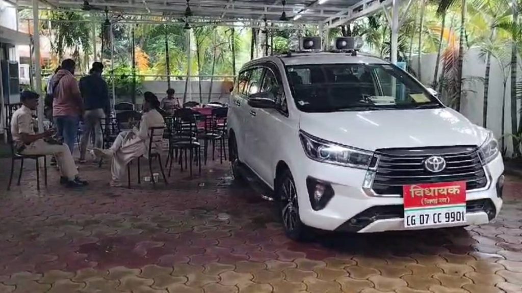 3 बार नोटिस के बाद भी बयान दर्ज कराने नहीं पहुंचे विधायक देवेंद्र यादव, अब घर पर पहुंची बलौदाबाजार पुलिस