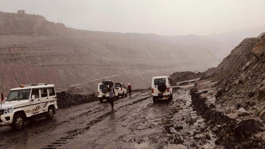 SECL खदान हादसा : तेज बहाव में बहे 4 अधिकारी, 3 तैर कर निकले बाहर, 1 की मौत