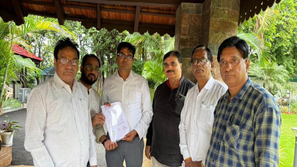 वित्त मंत्री ओपी चौधरी से कर्मचारी अधिकारी संयुक्त मोर्चा के प्रतिनिधि मंडल की मुलाकात, 4% डीए देने पर बनी सहमति