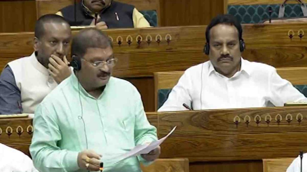 बजट में 6922 करोड़ मिलने पर सांसद संतोष पांडेय ने रेल मंत्री का जताया आभार, कहा &ndash; छत्तीसगढ़ में रेलवे के विकास के लिए केंद्र सरकार प्रतिबद्ध