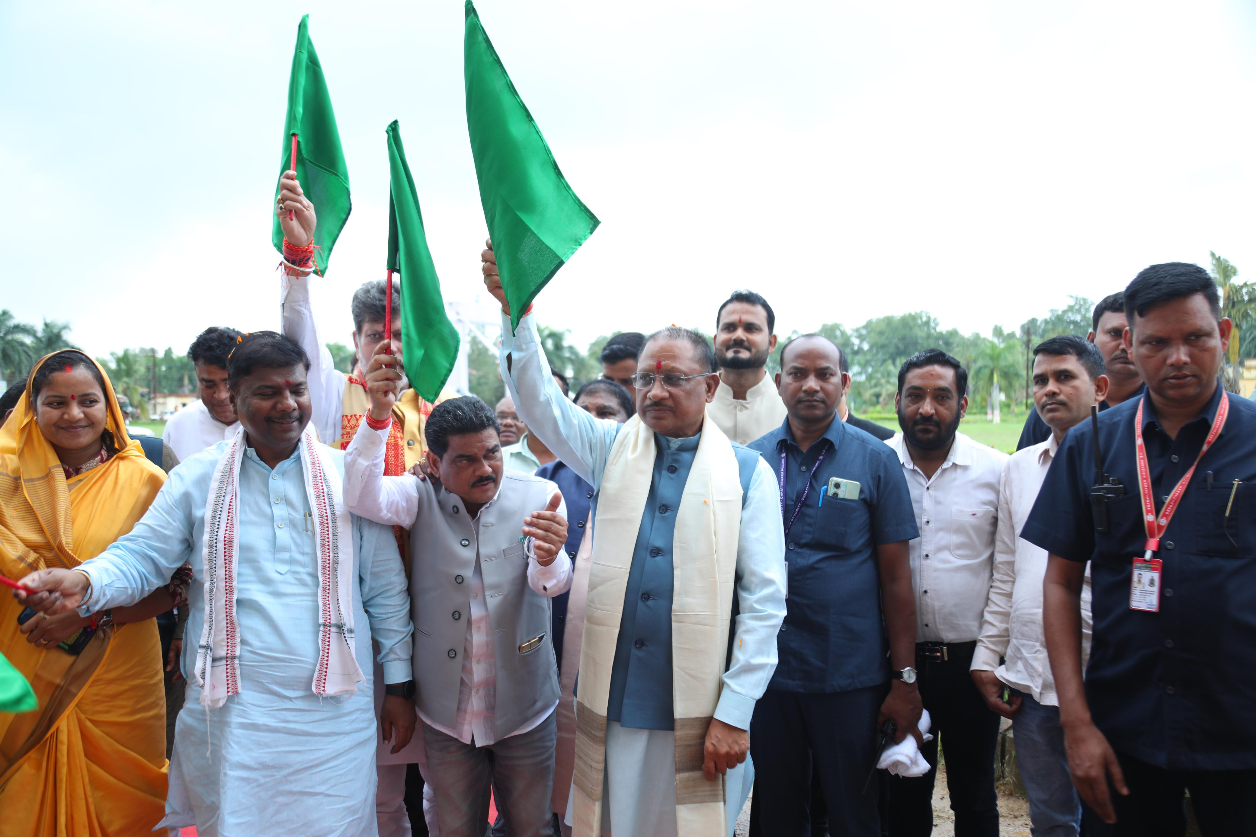 मुख्यमंत्री विष्णुदेव साय ने जल शक्ति अभियान के जागरूकता वाहन को हरी झंडी दिखाकर किया रवाना