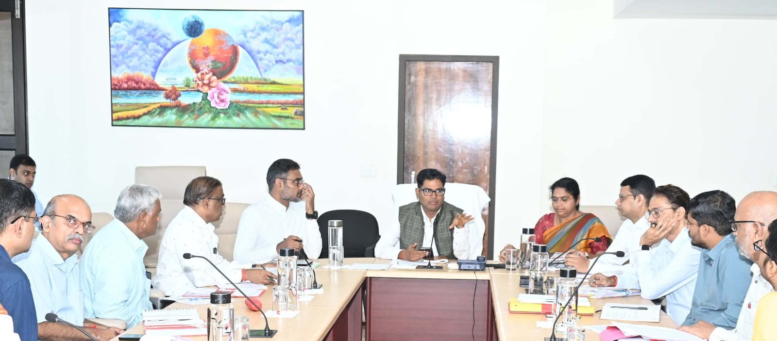 आवास एवं पर्यावरण मंत्री ओ.पी. चौधरी ने ली छत्तीसगढ़ पर्यावरण संरक्षण मंडल के क्षेत्रीय अधिकारियों की समीक्षा बैठक