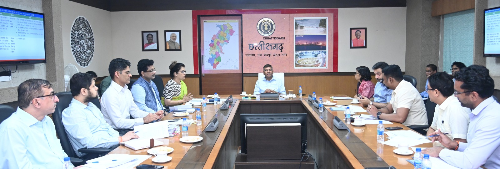 नियद नेल्लानार योजना का लाभ हितग्राहियों तक गुणवत्तापूर्वक और समय सीमा पर मिले, मुख्य सचिव ने समीक्षा बैठक में अधिकारियों को दिए निर्देश