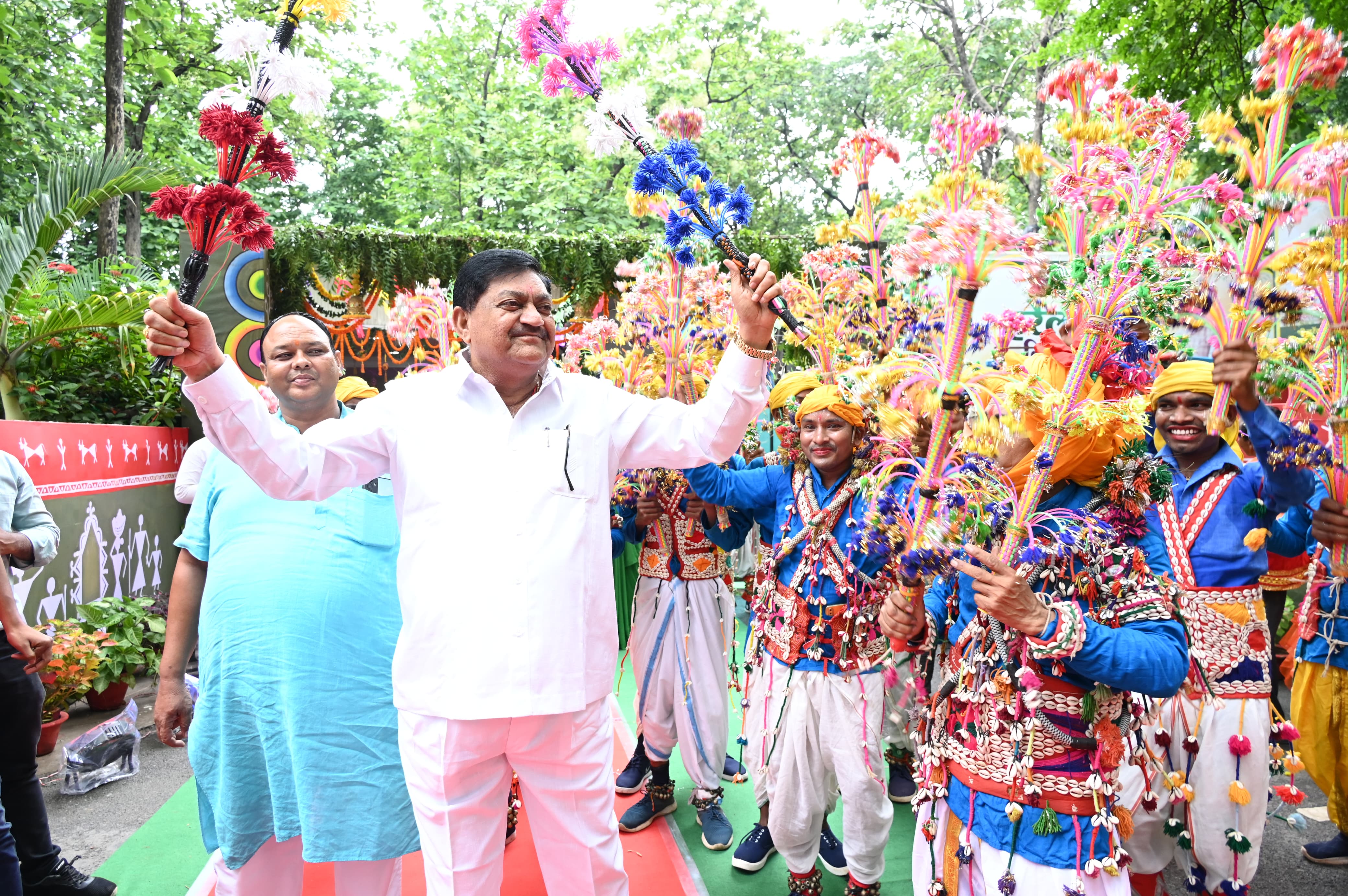 मुख्यमंत्री निवास में बिखरी हरेली तिहार की छटा