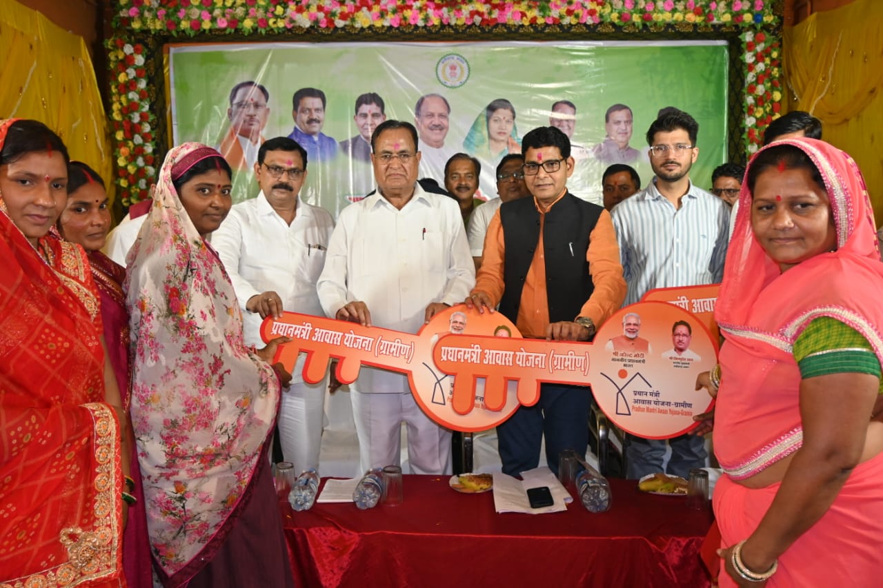 पहली त्यौहार हरेली लेकर आता है हरियाली और समृद्धि का संदेश- राजस्व मंत्री टंकराम&nbsp;वर्मा