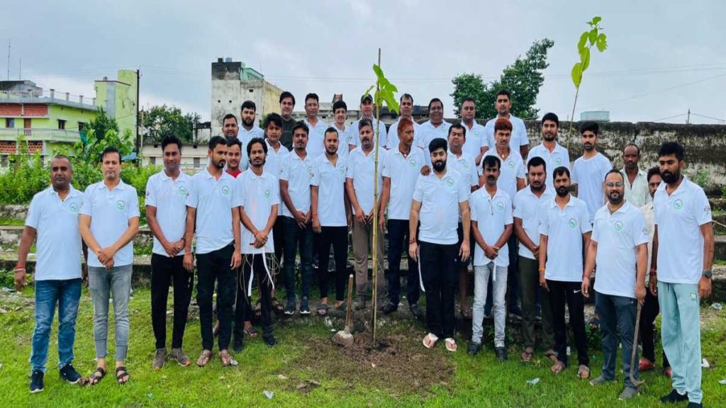 पर्यावरण से दोस्ती की अनूठी मिसाल : नेचर लवर्स ने मित्रता दिवस पर पौधों को बांधा फ्रेंडशिप बेल्ट&hellip;हरेली पर किया पौधारोपण