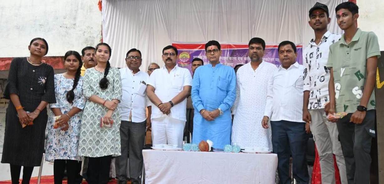 बलौदाबाजार जिले के विभिन्न महाविद्यालयों के दीक्षारंभ समारोह में शामिल हुए राजस्व मंत्री टंकराम वर्मा