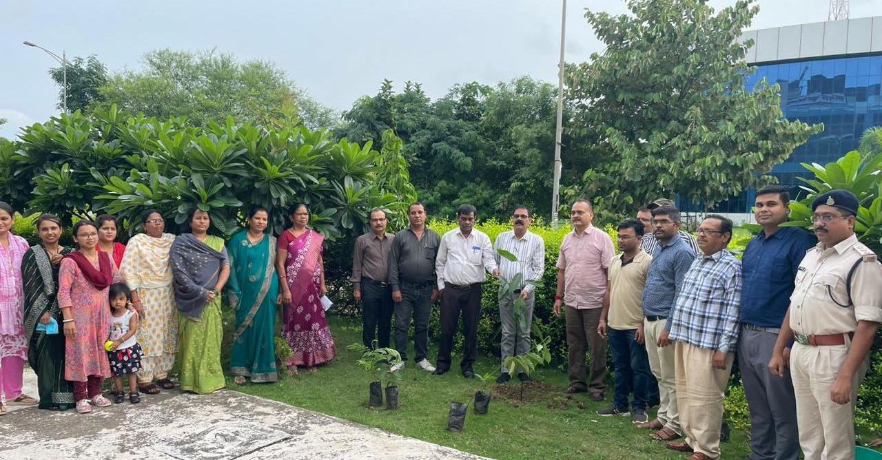 &lsquo;एक पेड़ मां के नाम&rsquo; पर जेल मुख्यालय नवा रायपुर में किया गया वृक्षारोपण